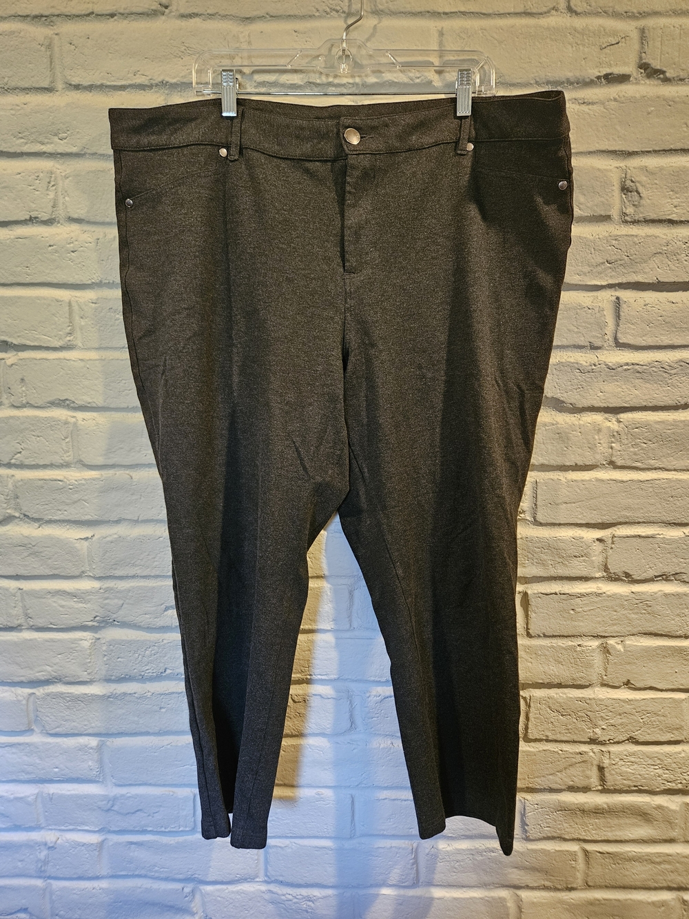 Avenue Charcoal Gray Workleisure Pants Plus 24W Petite. Flattering Flat Front